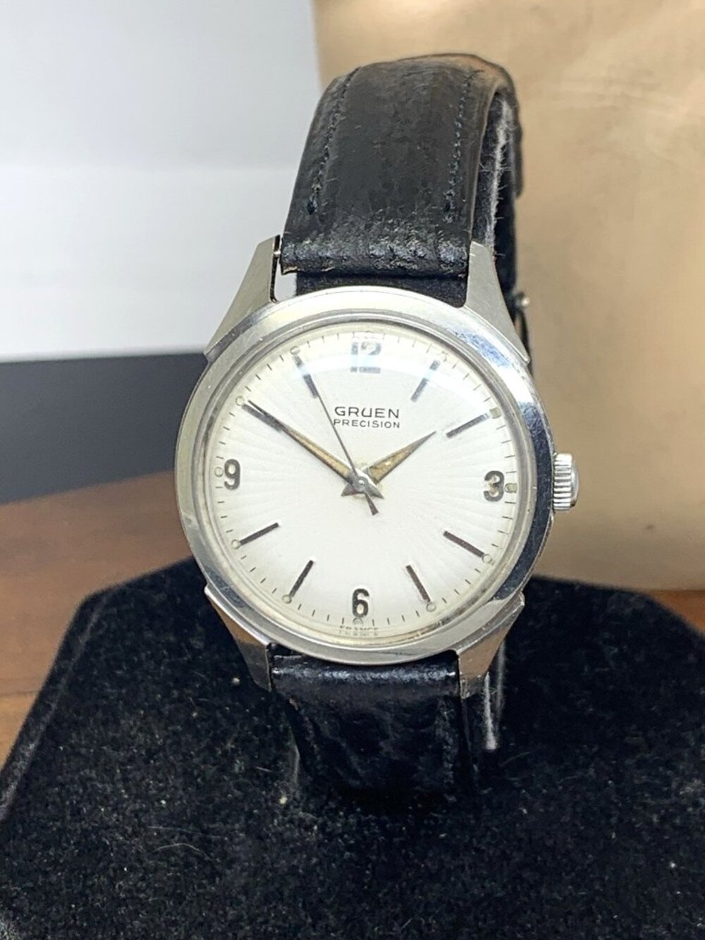 Gruen Men's Watch Vintage Manual 515SS Silver Dial Black Leather Strap 32mm